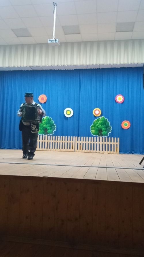 Иске Йомралы үзешчәннәре Олы Бакырчы халкына бәйрәм концерты бүләк итте