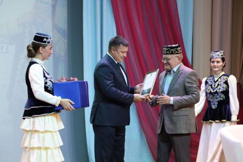 Апаста Татарстан Республикасының Атказанган мәдәният хезмәткәре Рәмис Ногмановның иҗат кичәсе узды