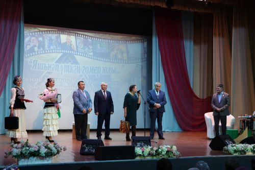 Апаста Татарстан Республикасының Атказанган мәдәният хезмәткәре Рәмис Ногмановның иҗат кичәсе узды