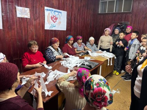 🌲 Акция «Новогодняя игрушка для участников СВО»: члены кружка «Умелые ручки» Табар-Черкийской школы дарят праздник защитникам
