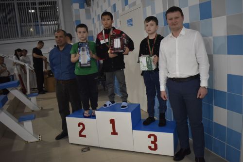 Апасның йөзү бассейнында район башлыгы призларына ярышлар узды