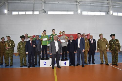 Апаста хәрби хәрәкәтләрдә һәлак булган райондашларны көрәш келәмендә искә алдылар