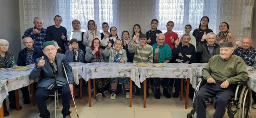 Учащиеся, участники «Движение Первых» и преподаватели Бишевской школы посетили Кайбицкий дом – интернат для престарелых и инвалидов