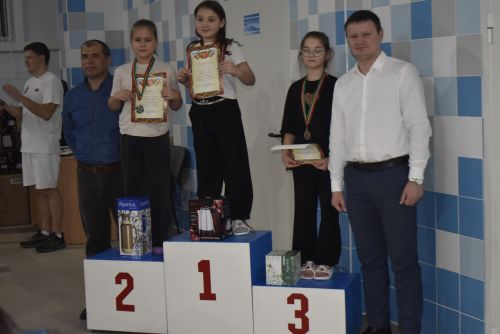 Апасның йөзү бассейнында район башлыгы призларына ярышлар узды