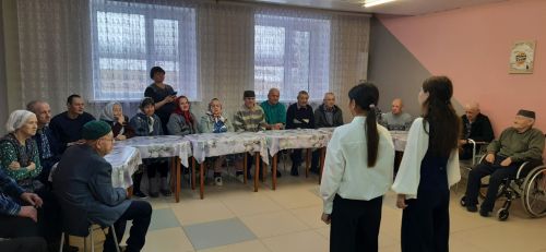 Учащиеся, участники «Движение Первых» и преподаватели Бишевской школы посетили Кайбицкий дом – интернат для престарелых и инвалидов