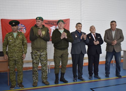Апаста хәрби хәрәкәтләрдә һәлак булган райондашларны көрәш келәмендә искә алдылар