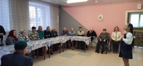 Учащиеся, участники «Движение Первых» и преподаватели Бишевской школы посетили Кайбицкий дом – интернат для престарелых и инвалидов
