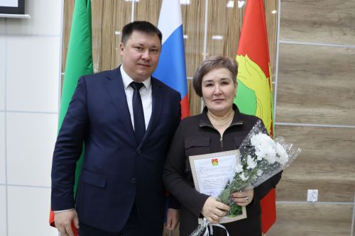 Яңа ел бәйрәмнәре уңаеннан, район башлыгы Айрат Җиһаншин авыл җирлеге хезмәткәрләре белән очрашты
