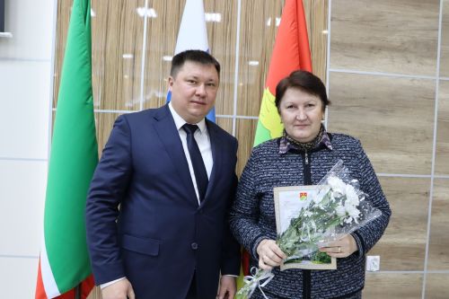 Яңа ел бәйрәмнәре уңаеннан, район башлыгы Айрат Җиһаншин авыл җирлеге хезмәткәрләре белән очрашты