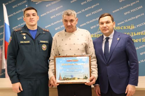 Район башлыгы Айрат Җиһаншин: “Сезнең хезмәт кеше милкен, сәламәтлеген, гомерен саклап кала”