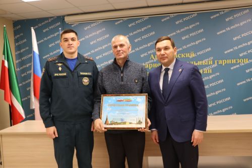 Район башлыгы Айрат Җиһаншин: “Сезнең хезмәт кеше милкен, сәламәтлеген, гомерен саклап кала”