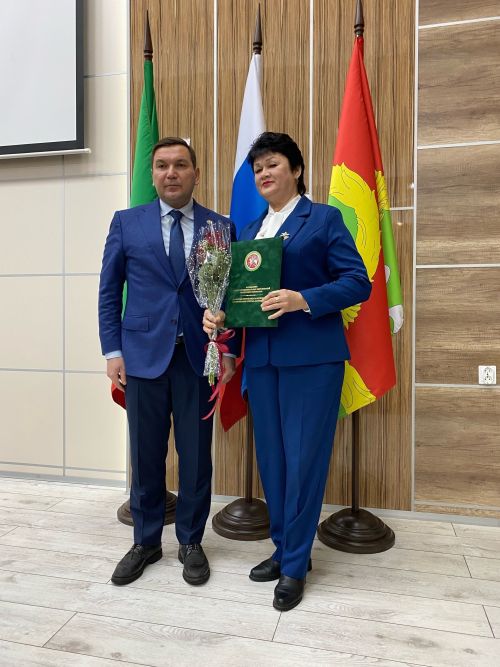 Районда хезмәт уңышларына ирешкән хезмәткәрләр Рәхмәт хатлары белән бүләкләнде!