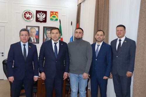 Апаска Татарстан Республикасы Дәүләт Советы депутатлары Айдар Таһиров һәм Фәнил Баһаветдинов һәм  килде