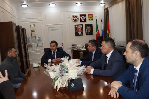 Апаска Татарстан Республикасы Дәүләт Советы депутатлары Айдар Таһиров һәм Фәнил Баһаветдинов һәм  килде