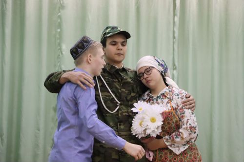 “Энекәш” китабы авторы Гөлүсә Закирова Борнаш мәктәбендә очрашуда катнашты