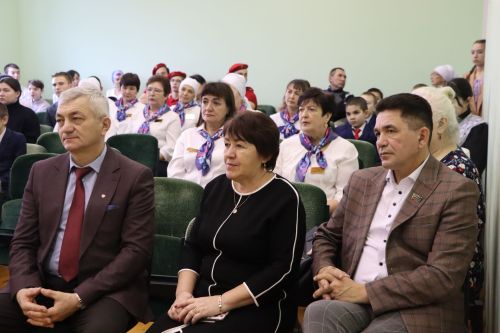 “Энекәш” китабы авторы Гөлүсә Закирова Борнаш мәктәбендә очрашуда катнашты