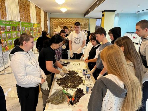 В Апастовском аграрном колледже прошел мастер-класс по  изготовлению чая и сухих душевых комплектов для участников СВО