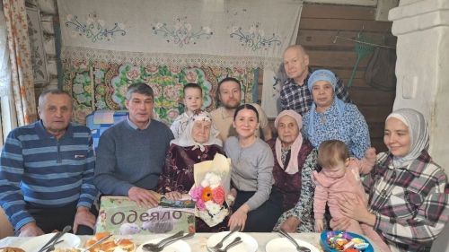 Чирмешән авылында яшәүче Фәһимә әби Шәрәфетдинова 95 яшьлек гомер бәйрәмен каршылады