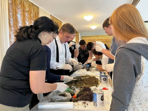 В Апастовском аграрном колледже прошел мастер-класс по  изготовлению чая и сухих душевых комплектов для участников СВО