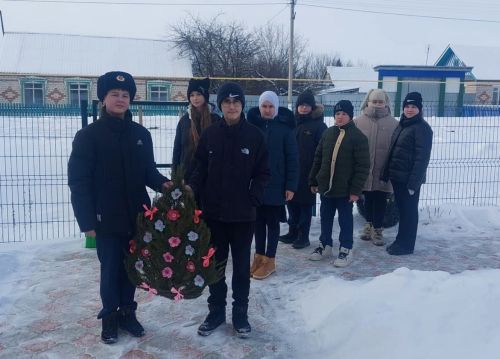 «Память поколений: Учащиеся Давликеевской школы почтили героев»