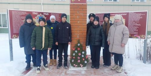 «Память поколений: Учащиеся Давликеевской школы почтили героев»