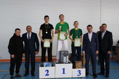 Апаста район башлыгы призларына көрәш ярышлары узды