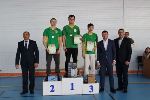 Апаста район башлыгы призларына көрәш ярышлары узды