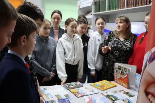 Апас үзәк китапханәсендә Кырымның Россия белән берләшү көне билгеләп үтелде