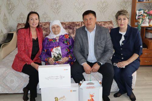 Районыбыз ветераннары Бөек Җиңүнең 80 еллыгы уңаеннан бүләкләр кабул итә