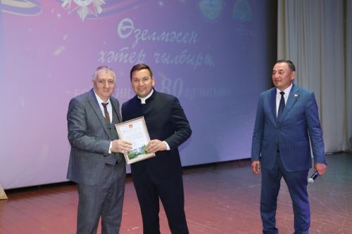 Апаста Бөек Җиңүнең 80 еллыгына багышланган бәйрәм концерты узды