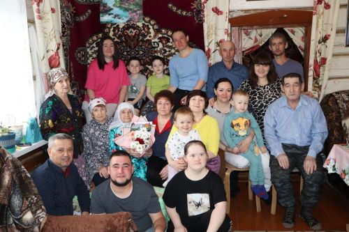 Күкшем авылыннан Талия әби Бикчәнтәева 90 яшьлек гомер бәйрәмен каршылады