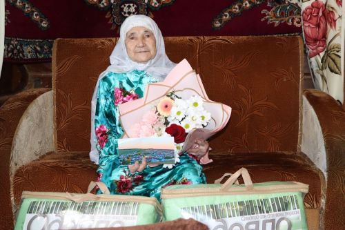 Күкшем авылыннан Талия әби Бикчәнтәева 90 яшьлек гомер бәйрәмен каршылады