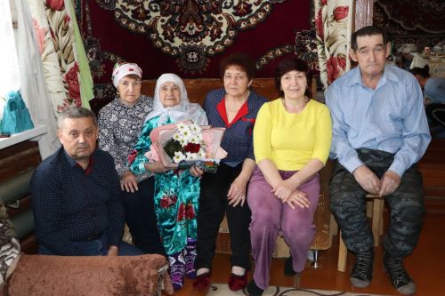 Күкшем авылыннан Талия әби Бикчәнтәева 90 яшьлек гомер бәйрәмен каршылады