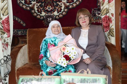 Күкшем авылыннан Талия әби Бикчәнтәева 90 яшьлек гомер бәйрәмен каршылады