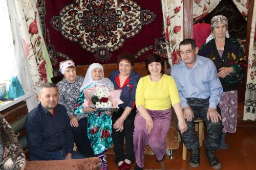 Күкшем авылыннан Талия әби Бикчәнтәева 90 яшьлек гомер бәйрәмен каршылады
