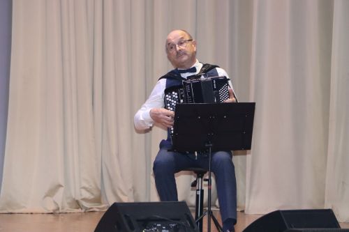 Апас балалар сәнгать мәктәбе иҗади хисап концертын тәкъдим итте
