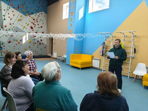 В  подростковом клубе «Алга»  провели «Первомайскую» викторину для серебряных волонтёров