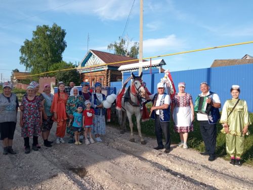 Олы Бакырчыда бүләк җыю йоласы матур мизгелләргә бай булды