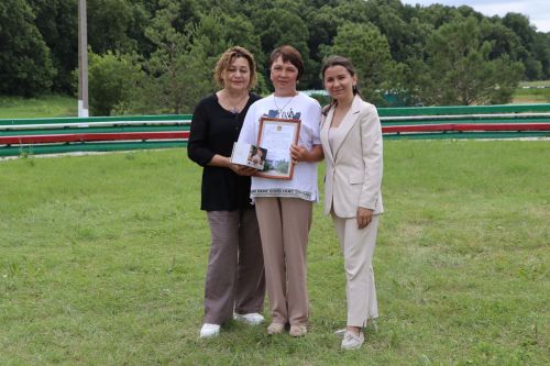 Апаста социаль хезмәткәрләр һөнәри бәйрәмнәрен билгеләп уздылар
