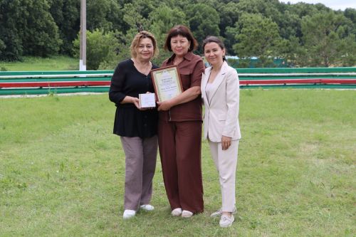 Апаста социаль хезмәткәрләр һөнәри бәйрәмнәрен билгеләп уздылар