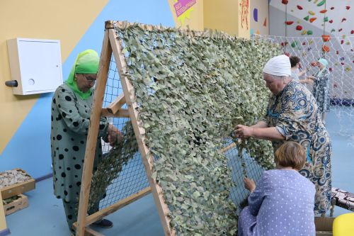 Апаста алтын йөрәкле көмеш волонтелар игелек күрсәтүләрен дәвам итә