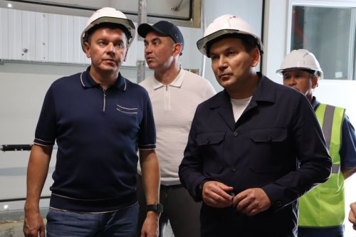 Татарстан Республикасы Авыл хуҗалыгы һәм азык-төлек министры Марат Җаббаров Апаста кошчылык фабрикасы белән танышты