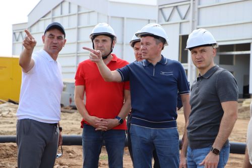 Татарстан Республикасы Авыл хуҗалыгы һәм азык-төлек министры Марат Җаббаров Апаста кошчылык фабрикасы белән танышты