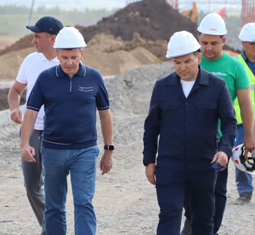 Татарстан Республикасы Авыл хуҗалыгы һәм азык-төлек министры Марат Җаббаров Апаста кошчылык фабрикасы белән танышты