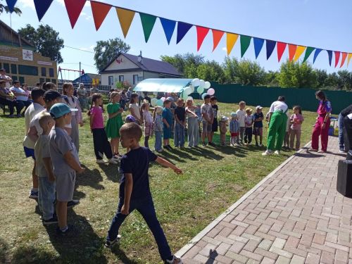 Кече Болгаер авылы яшьләре балаларга Сабан туе оештырды