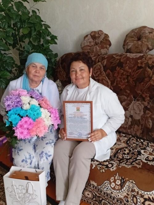 Апаста яшәүче Фарук абый һәм Ясинур апа Сафиуллиннар олы хөрмәткә лаек булды