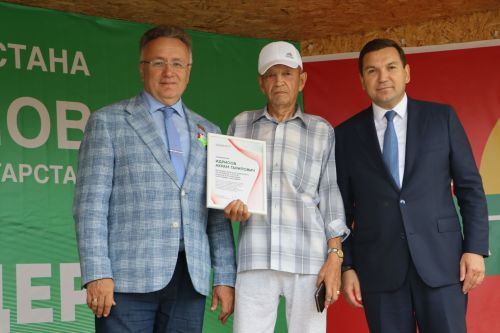 Әкрам абый Идрисов: “Үзебез яшәгән авыл, урам матур булсын”