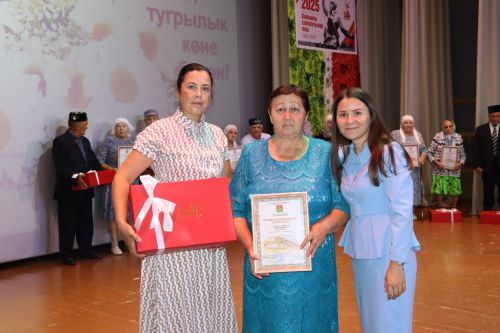 Апаста Алтын туйларын билгеләп үтүче олпат парлар бүләкләнде