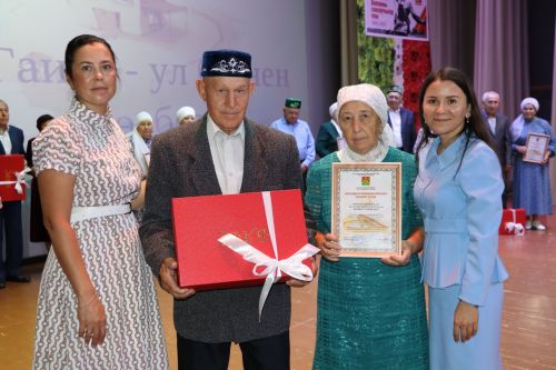 Апаста Алтын туйларын билгеләп үтүче олпат парлар бүләкләнде