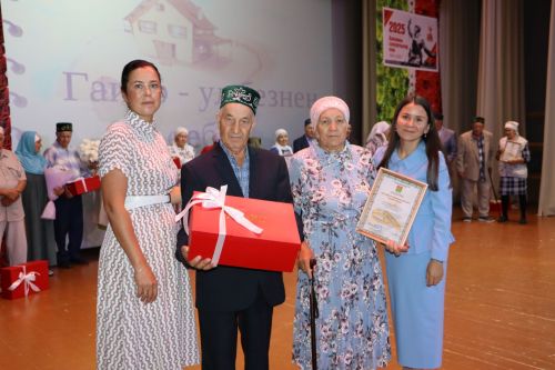 Апаста Алтын туйларын билгеләп үтүче олпат парлар бүләкләнде